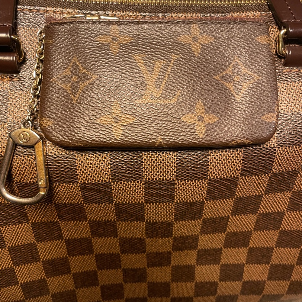 Authentic Louis Vuitton monogram Key Cles Key Pouch!🤎preloved